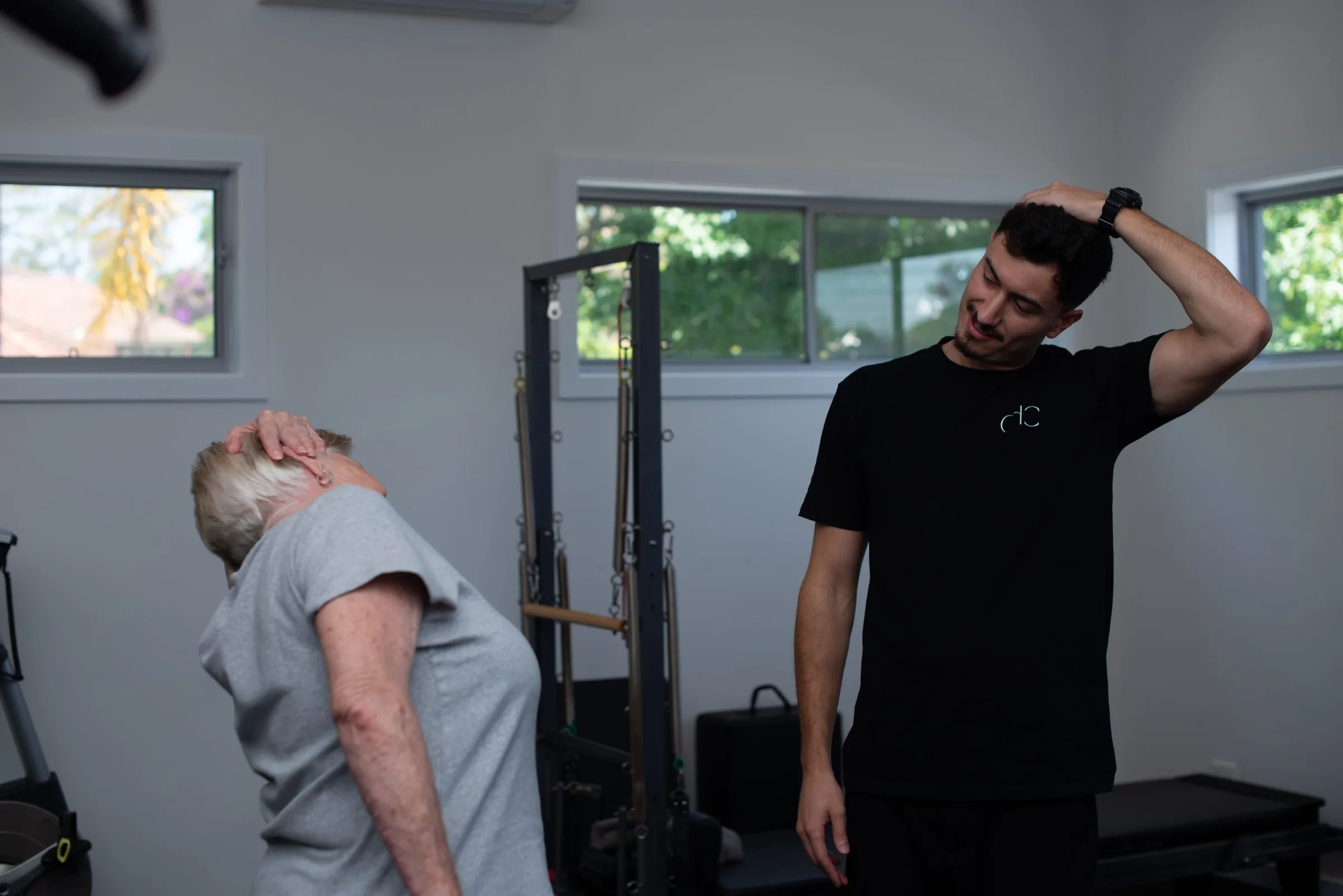 Exercise physiologist in consultation with a client